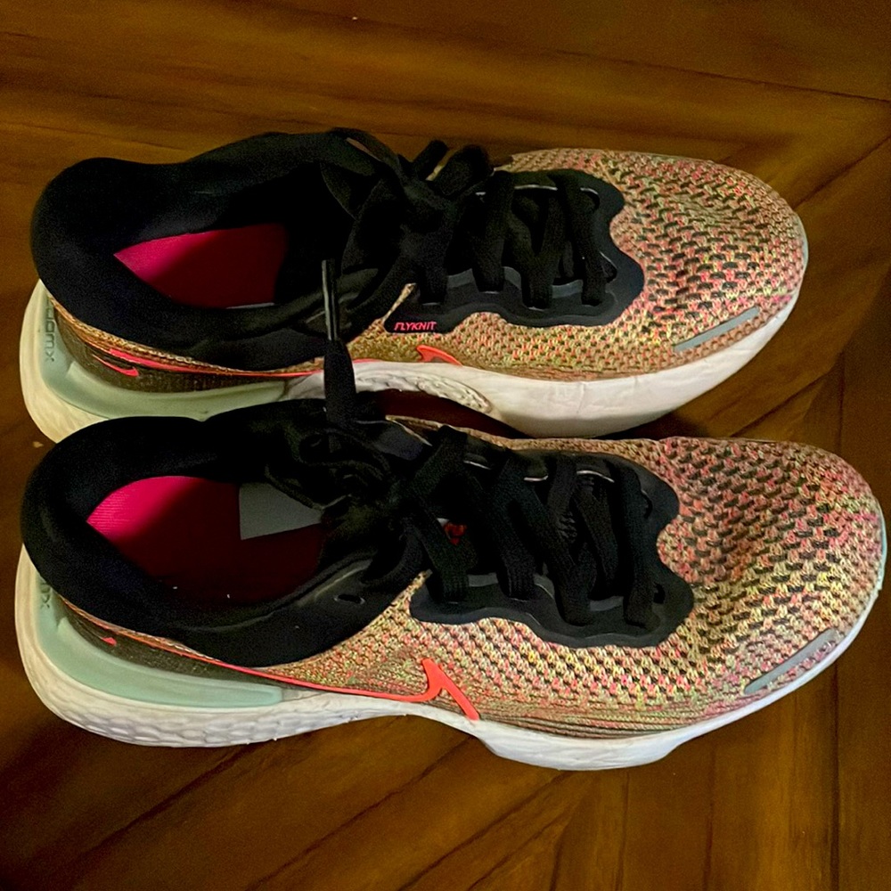 Barely worn Nike running shoes!